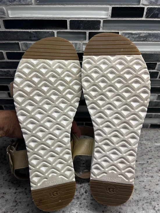 UGG Gold Leather Platform Buckle Sandals size 8 - Picture 8 of 13